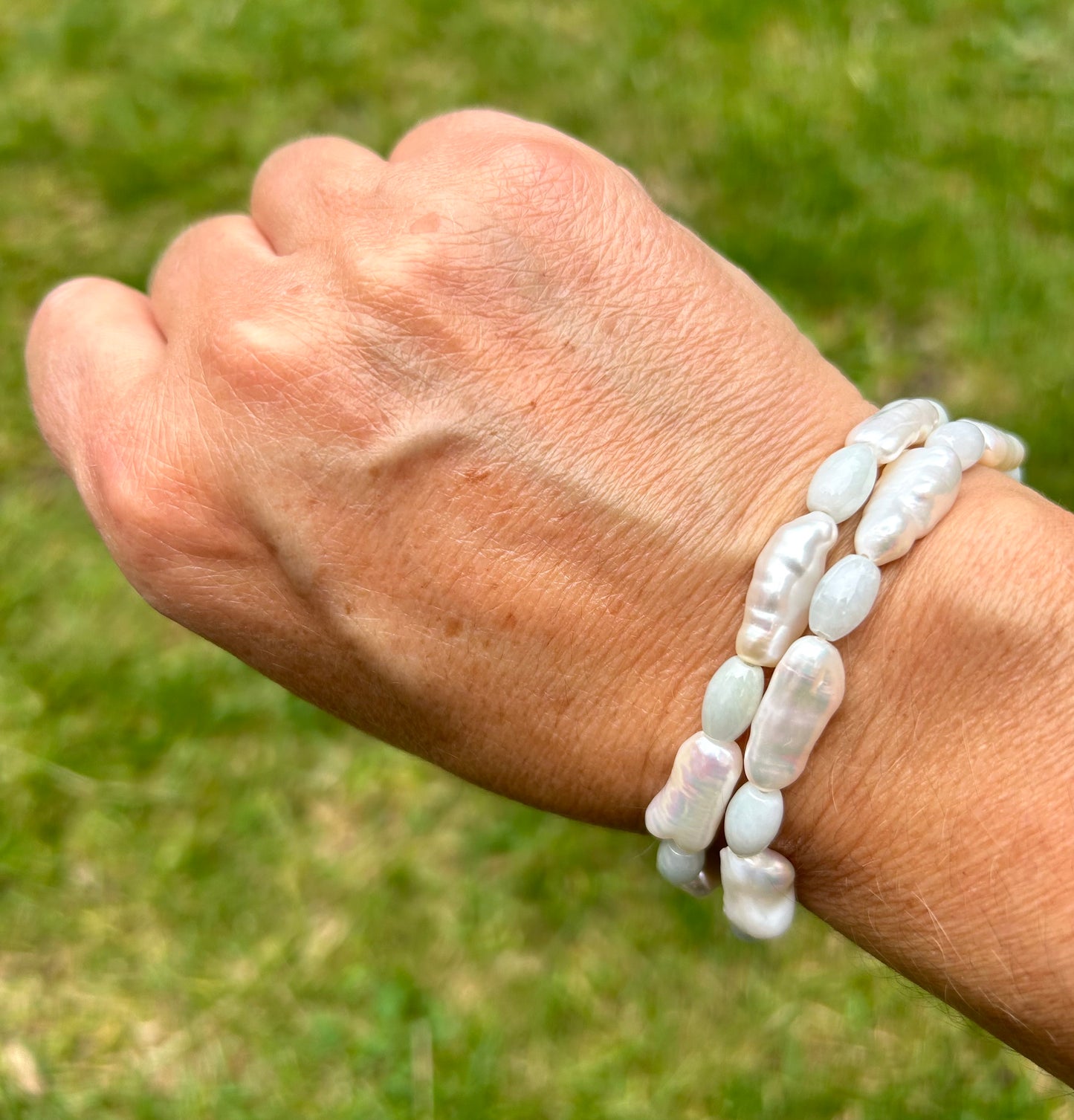 Pale green natural jadeite and pearl bracelet