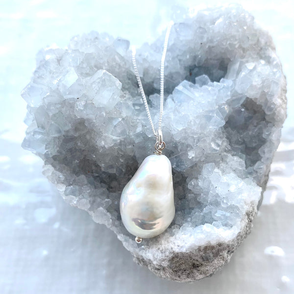 Baroque pearl solitaire necklace