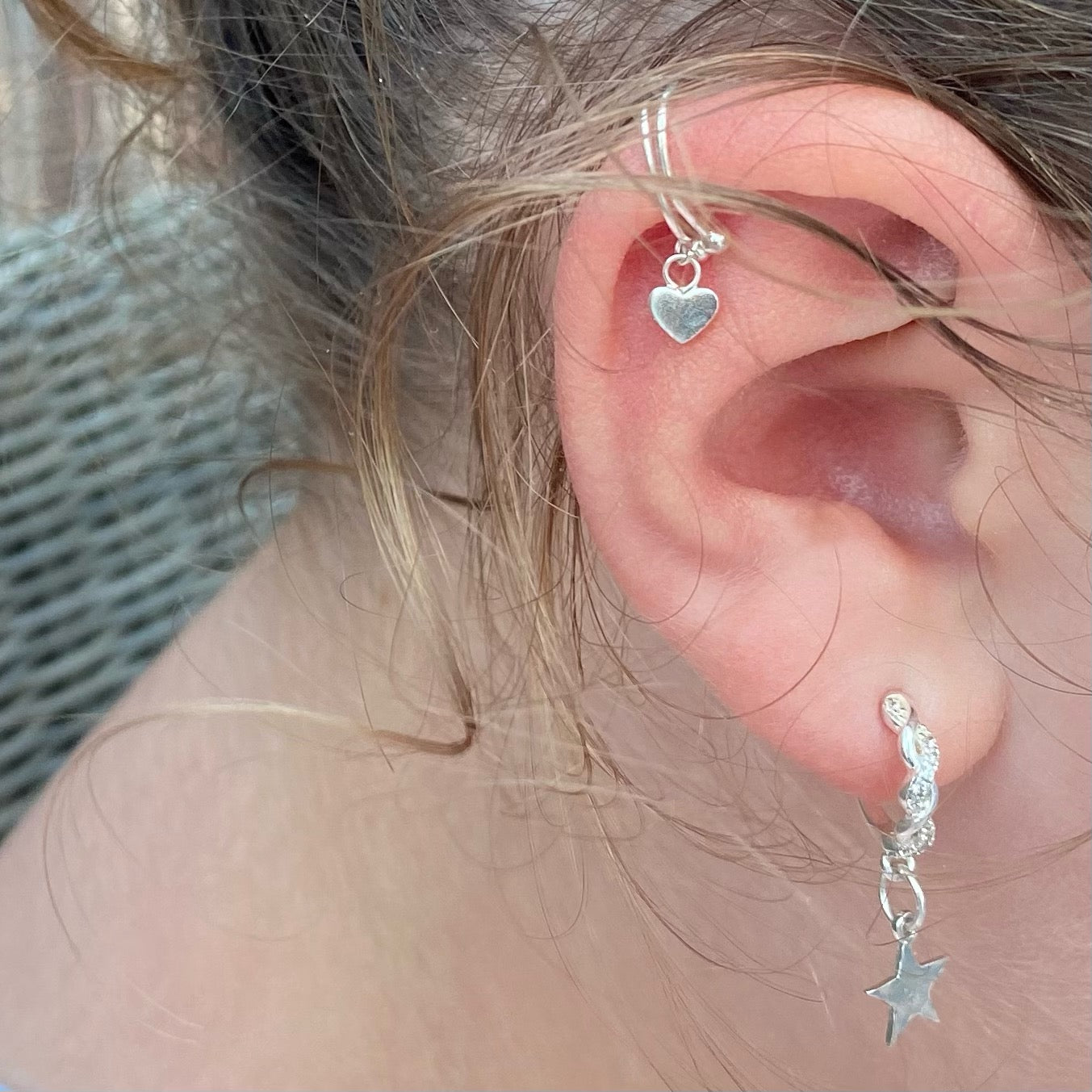 Huggie mini stars earrings