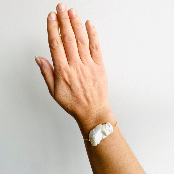 Baroque pearl bracelet