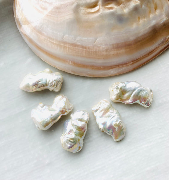 Baroque pearl bracelet