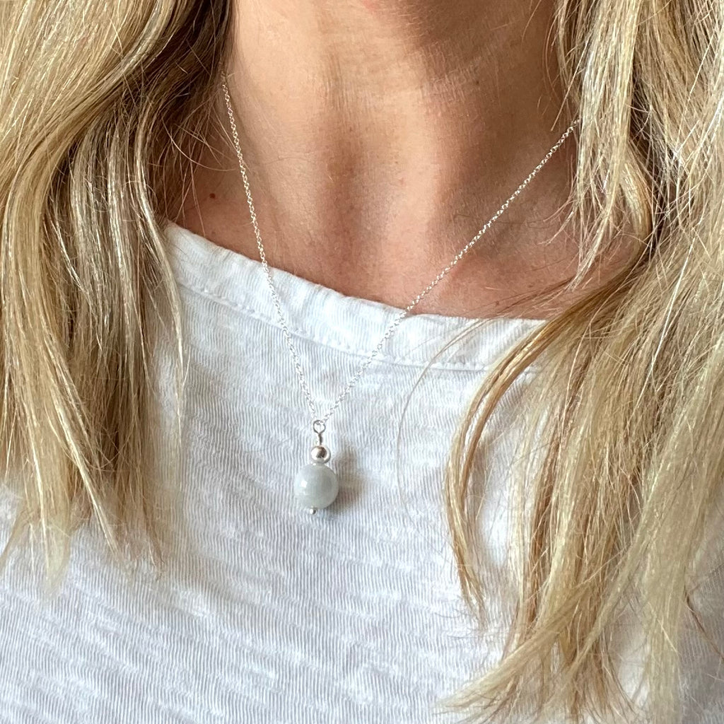 Jadeite single drop pendant necklaces