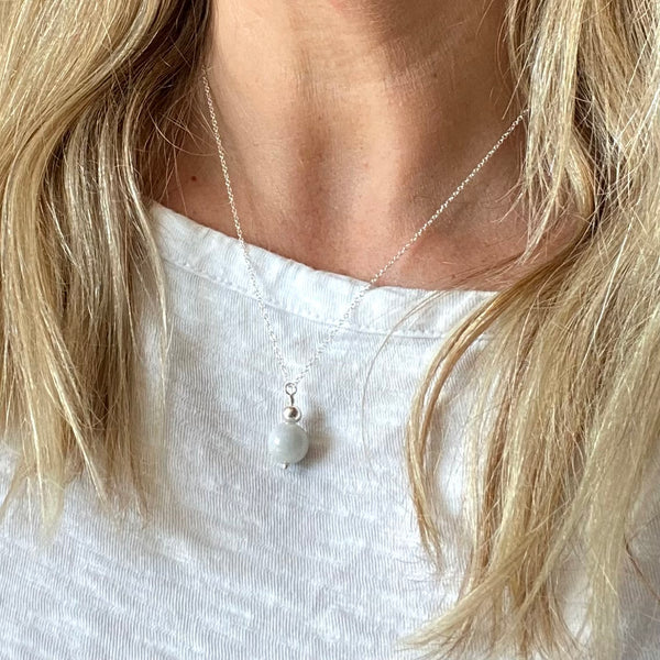 Jadeite single drop pendant necklaces