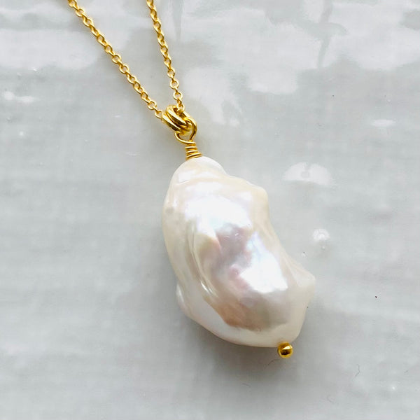 Baroque pearl solitaire necklace