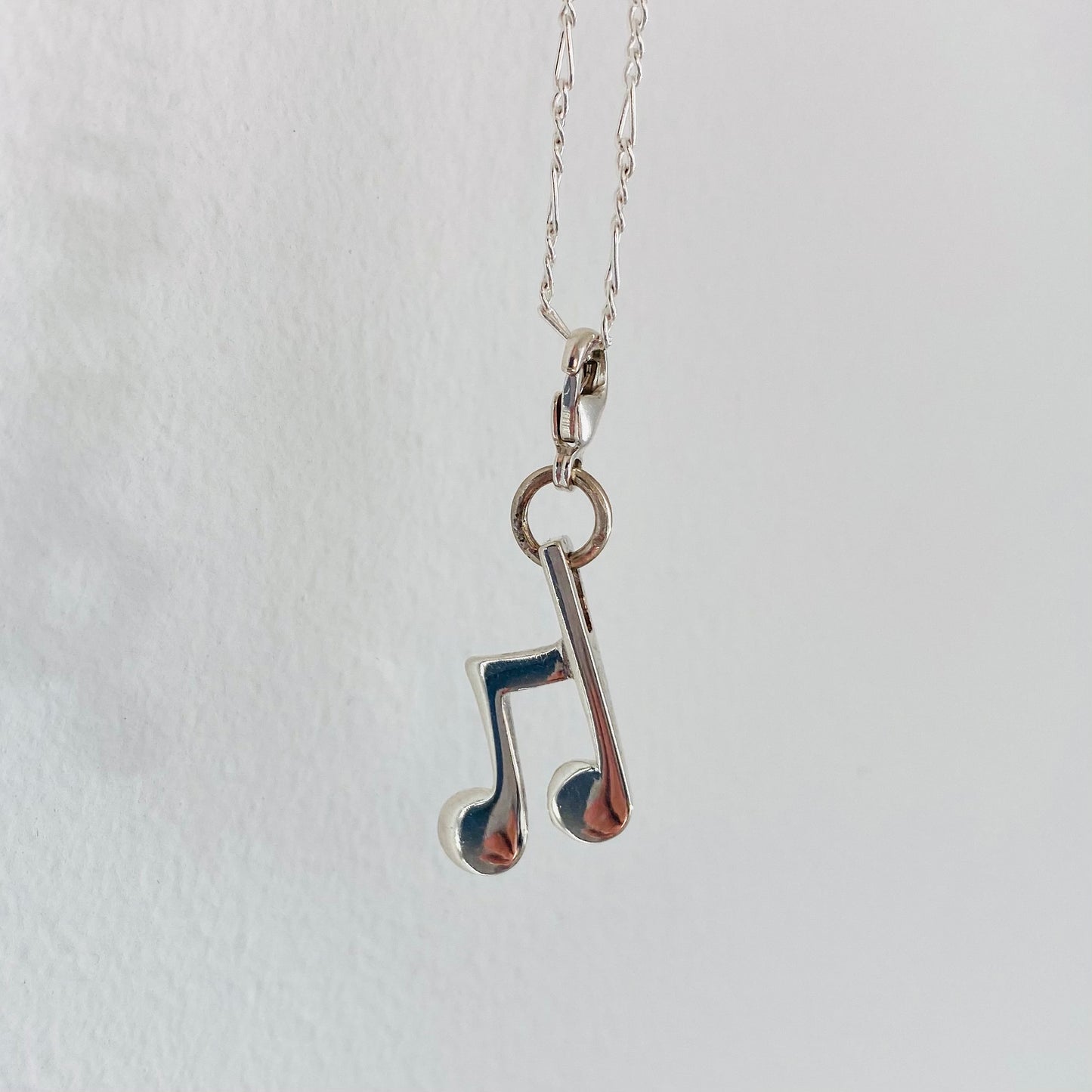 Music notes necklace