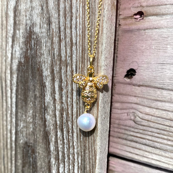 Pearl bee necklace