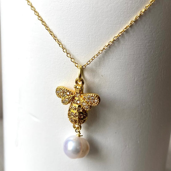 Pearl bee necklace