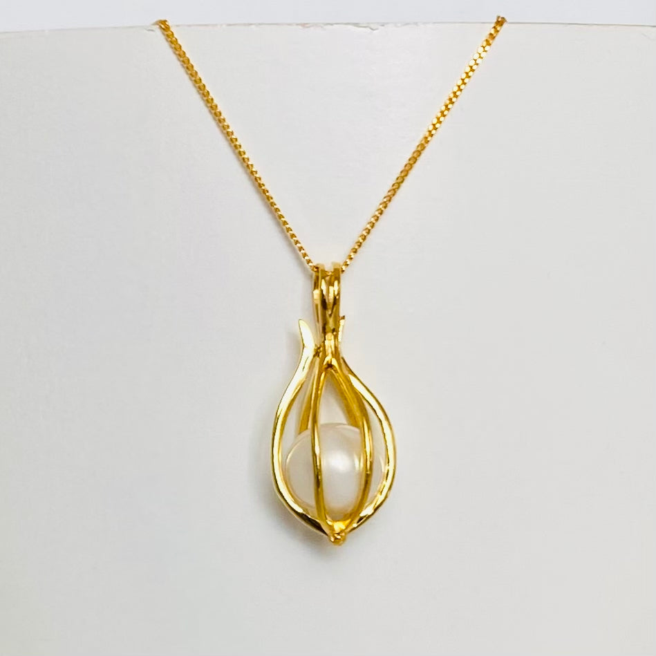 Secret door gold pendant with pearl