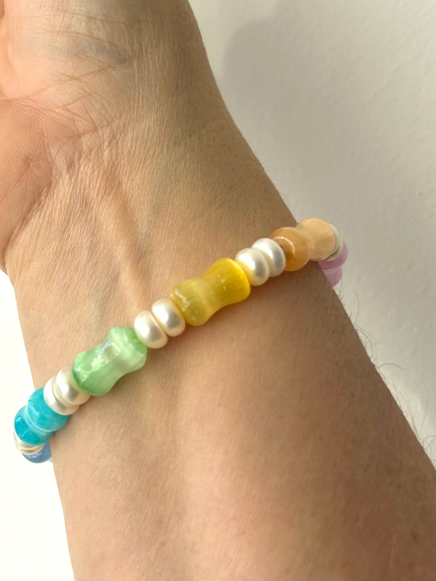 Stackable pearl and selenite bracelet