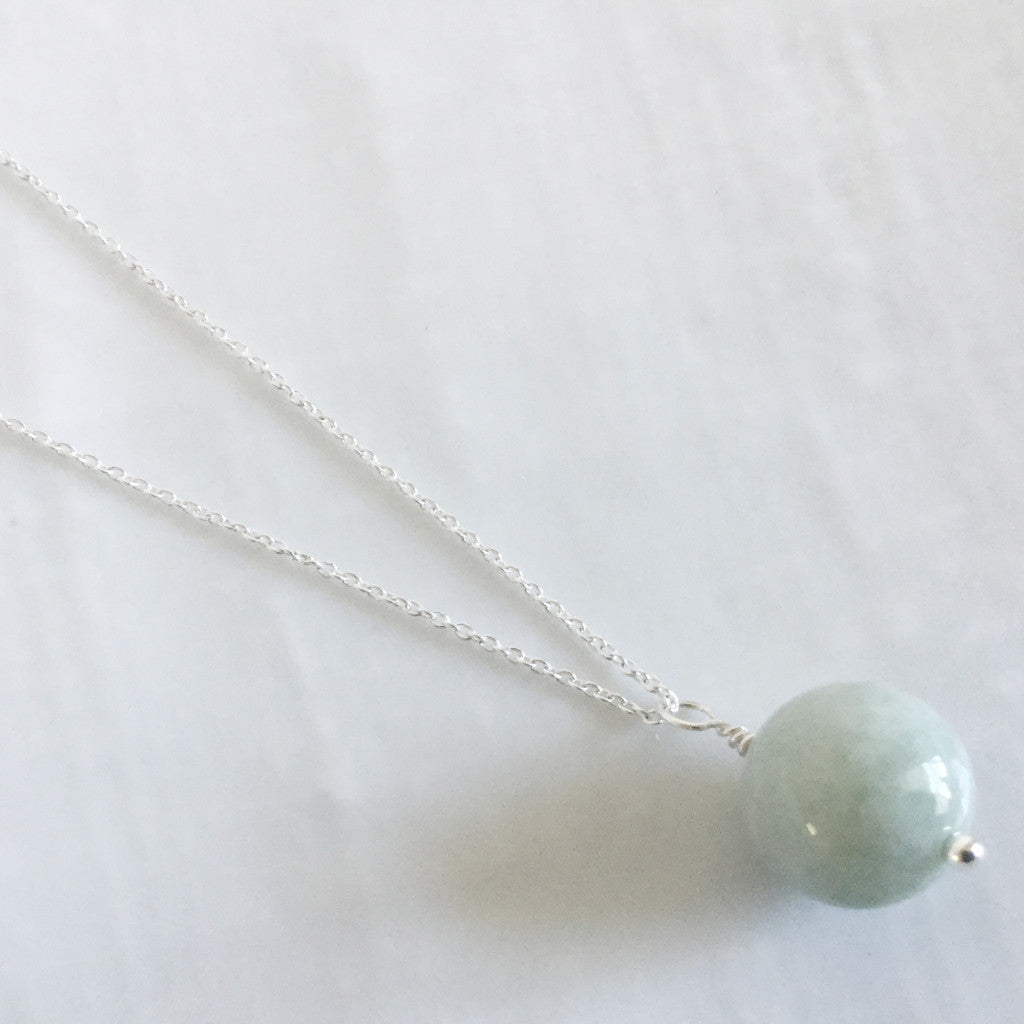 Jadeite single drop pendant necklaces