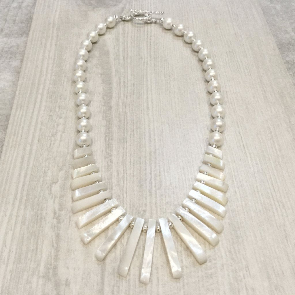 Shell pearl necklace with mother of pearl bars