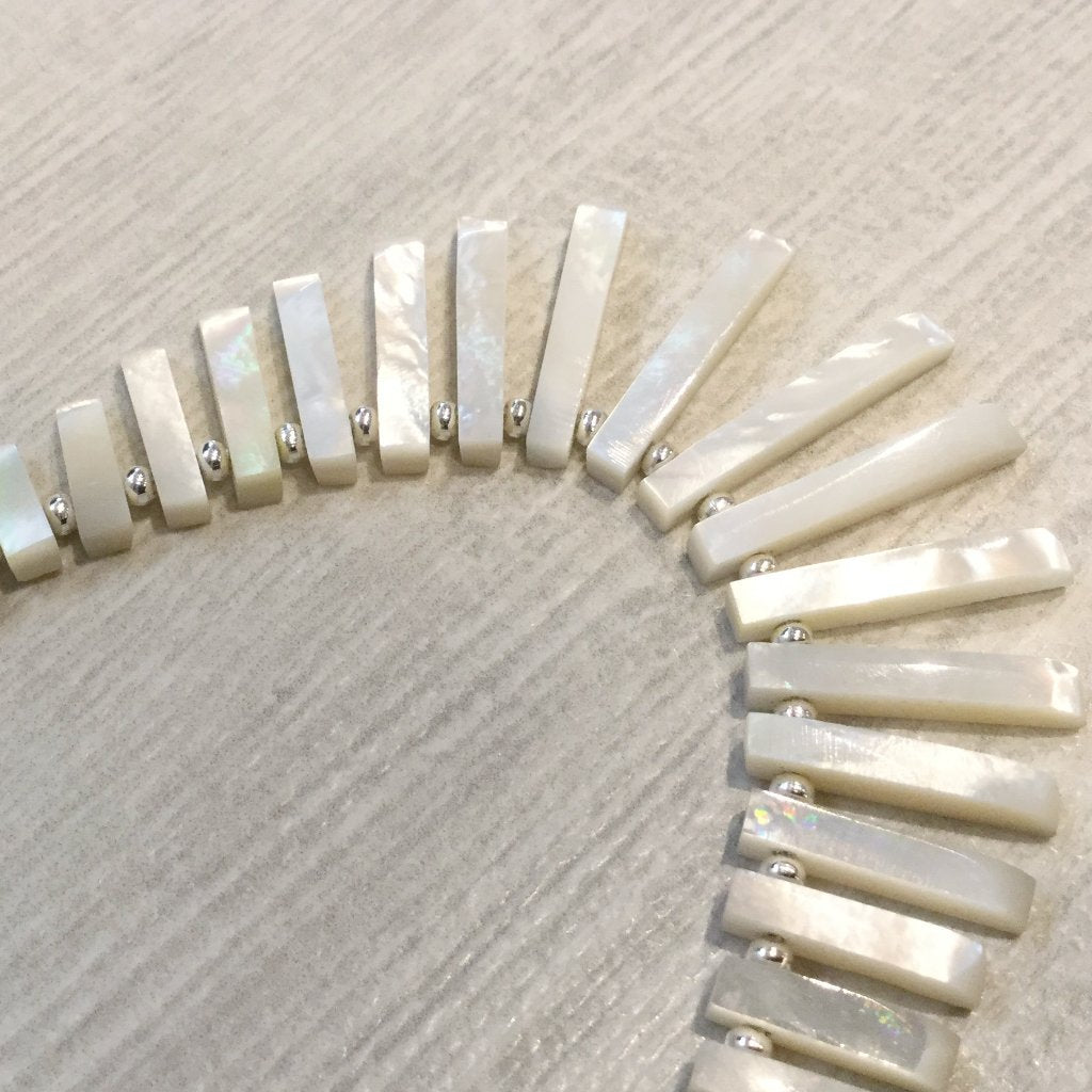 Shell pearl necklace with mother of pearl bars