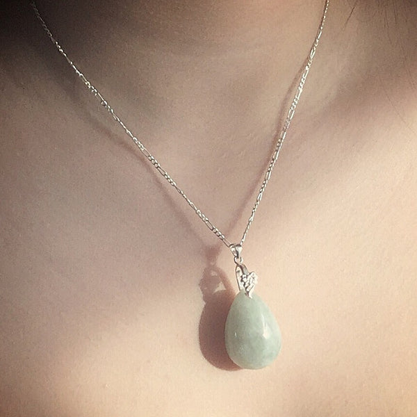 Jadeite pear drop pendant necklace