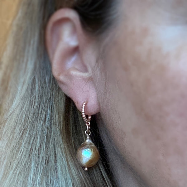 Baroque pearl huggie earrings