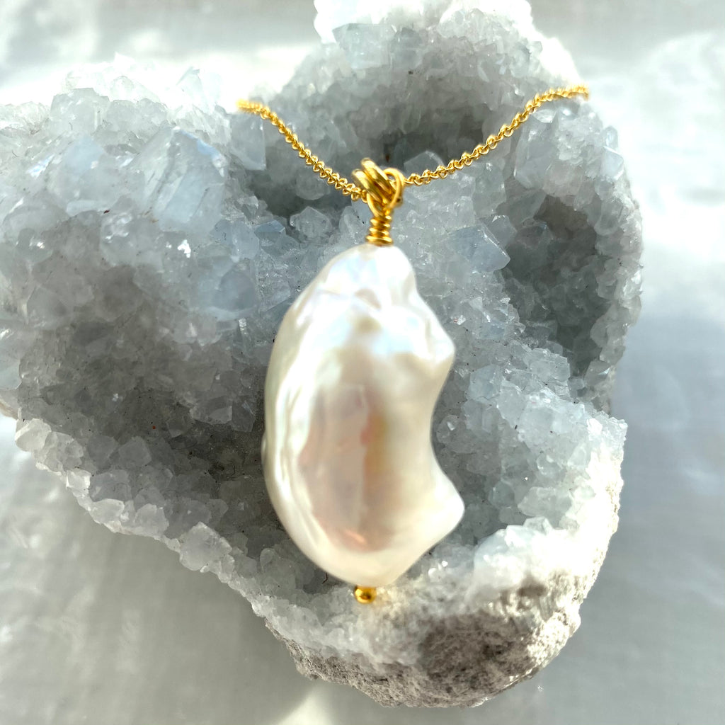 Baroque pearl solitaire necklace