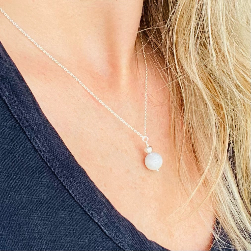 Jadeite single drop pendant necklaces